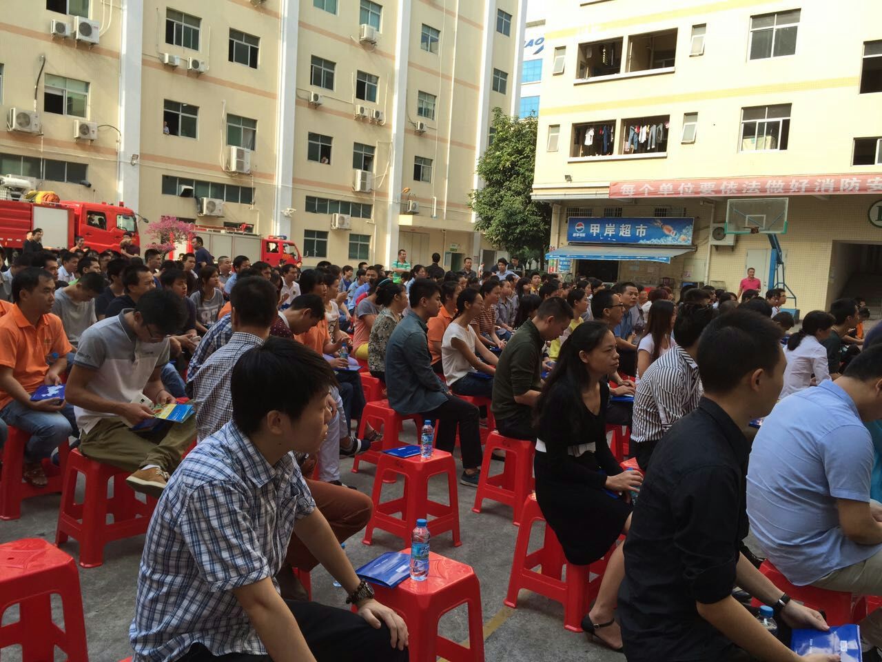 甲岸科技園組織消防演習,提高企業安全生產意識